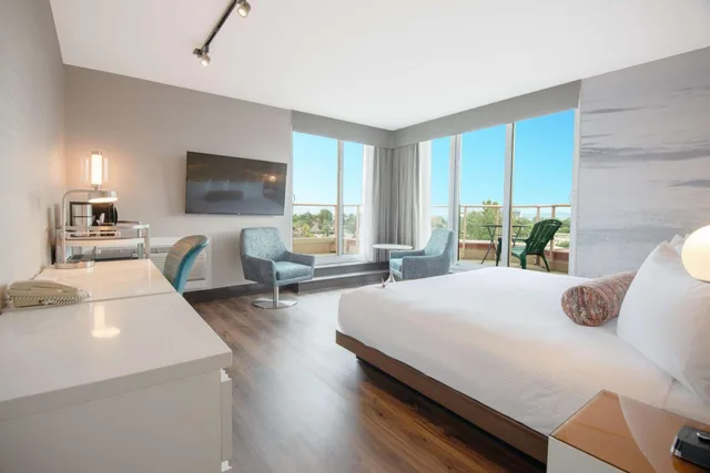 غرفة سوبيريور بسرير كينج، Coast Victoria Hotel Marina By Apa 4/6