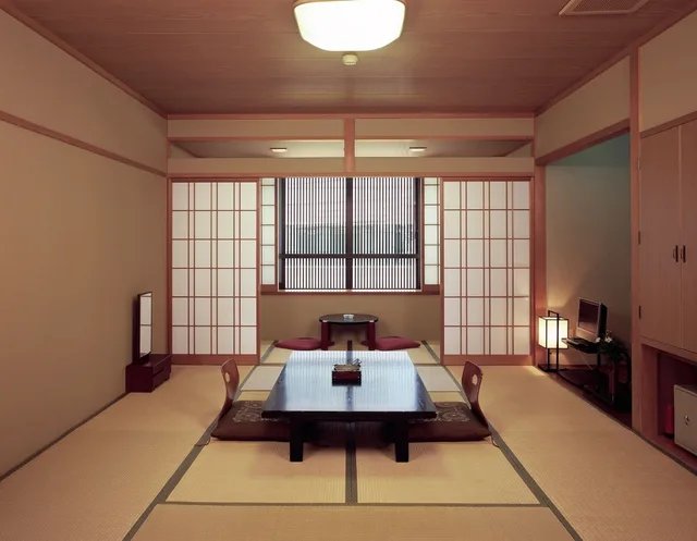 غرفة يابانية بفرشتي فوتون بأرضية تاتامي، Hifumi Ryokan 1/5