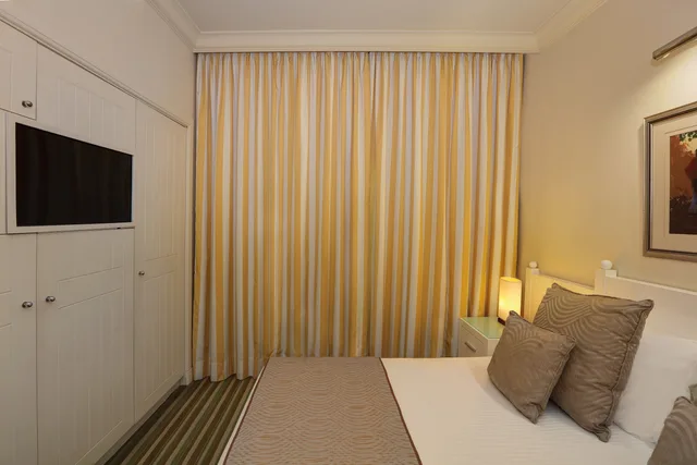 جناح عائلي بسريرين كينج، Le Royal Hotel Beirut 2/2