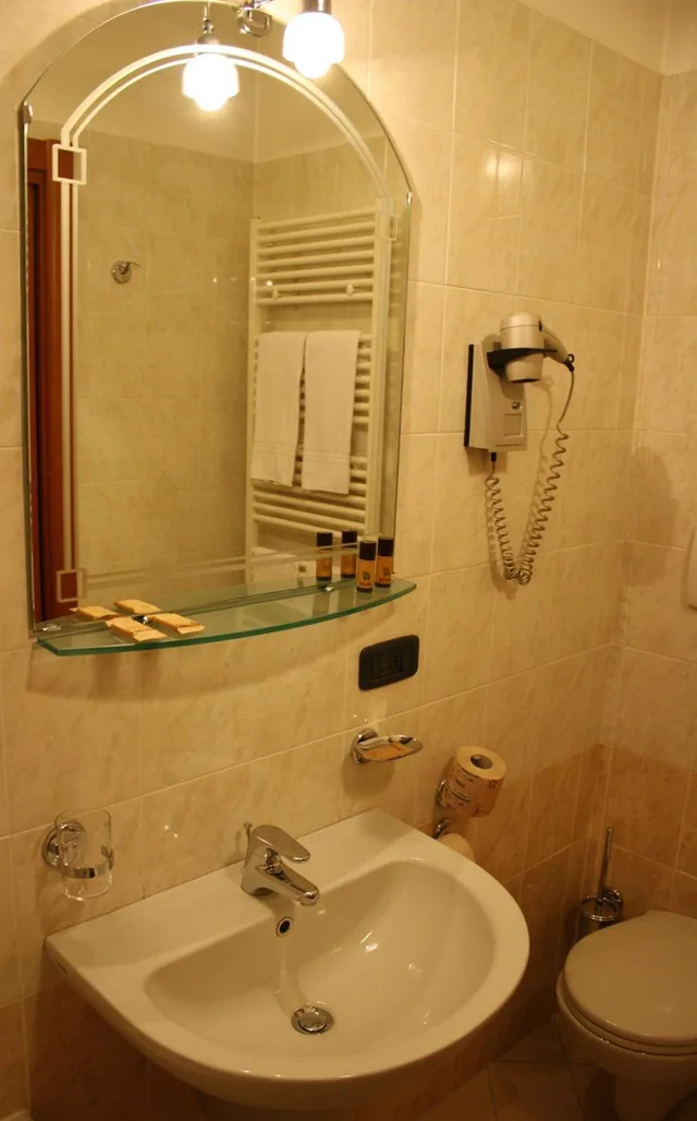غرفة بسريرين منفصلين، Majestic Linate Airport 5/6