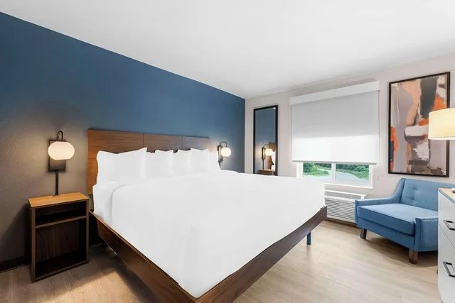 Suite, King Bed, Everhome Suites Fayetteville near Fort Bragg 1/6