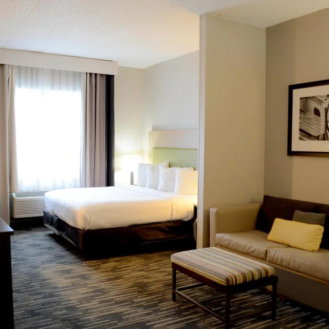 جناح بسرير كينج مع أريكة، Country Inn and Suites by Radisson, Port Clinton, OH 1/6