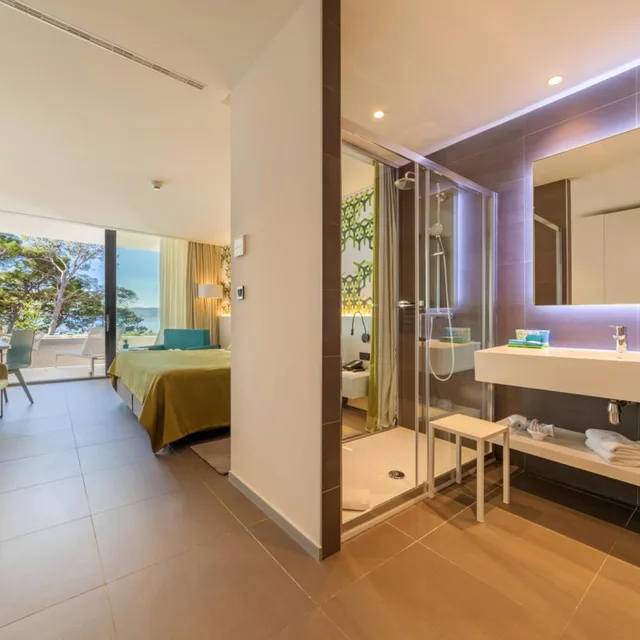 Premium, Double Bed, Sea Side, Balcony، Bluesun Hotel Berulia 4/8