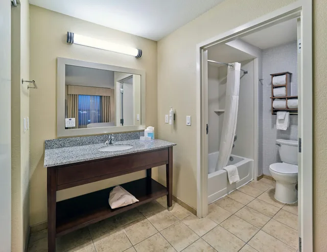 استوديو بسرير كينج، HAMPTON INN OMAHA MIDTOWN-AKSARBEN AREA 5/7