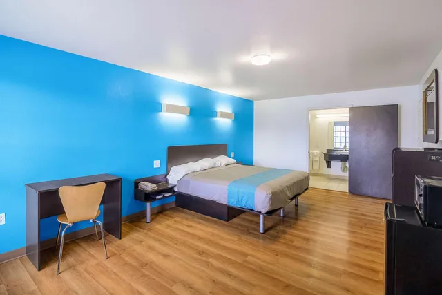 Room, King Bed, Accessible, Motel6 Canton, TX 7/10