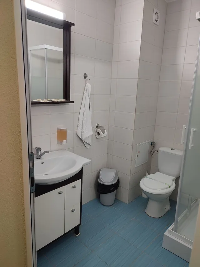 غرفة سوبيريور ثلاثية بسرير كوين وسرير فردي بإطلالة على الجبل بشرفة، Hotel Iri 9/10