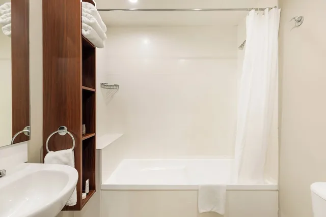 Studio, King Bed, Lake View, Queenstown Motel Apartments 7/10