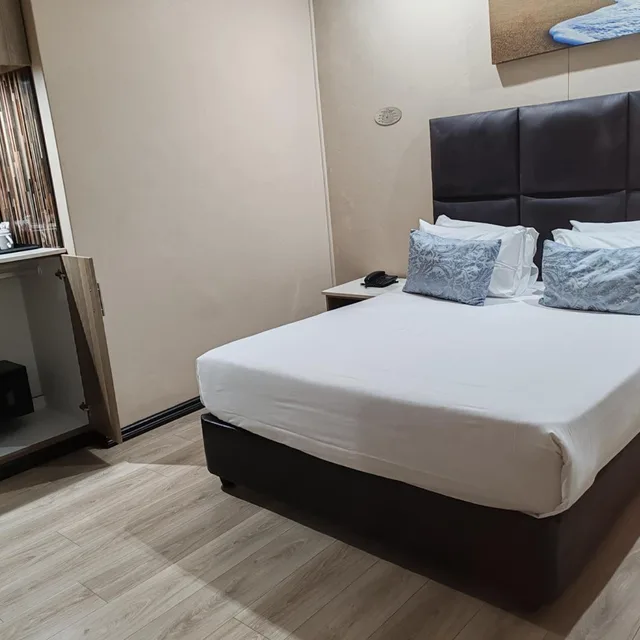 غرفة ديلوكس بسرير مزدوج، Regal Inn Gateway Umhlanga 4/10