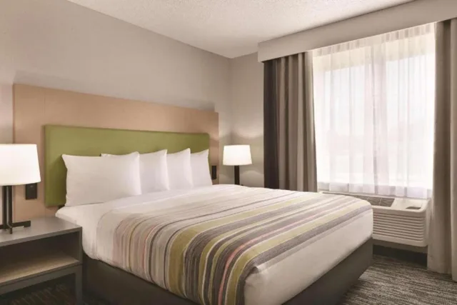 جناح بسرير كينج مع أريكة، Country Inn and Suites by Radisson, Port Clinton, OH 2/6