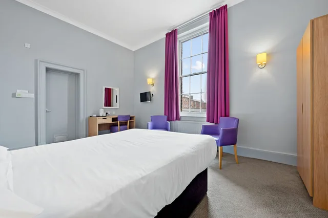غرفة قياسية بسرير كينج، Royal Hotel Whitby 1/2