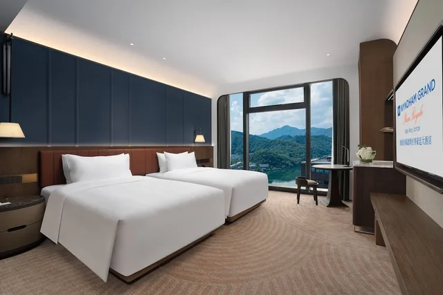 غرفة تنفيذية بسريرين منفصلين بإطلالة على النهر، Wyndham Grand Plaza Royale Milky Way Jiande 1/2
