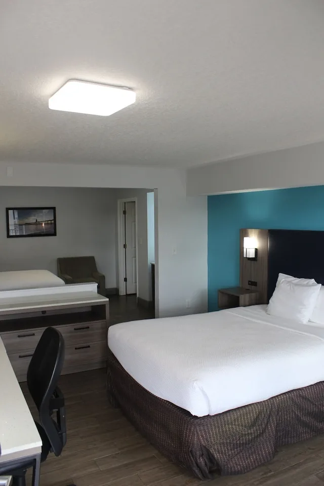 Split, Suite, 2 Queen Beds, City View, La Quinta Inn & Suites by Wyndham Oceanfront Daytona Beach 3/5