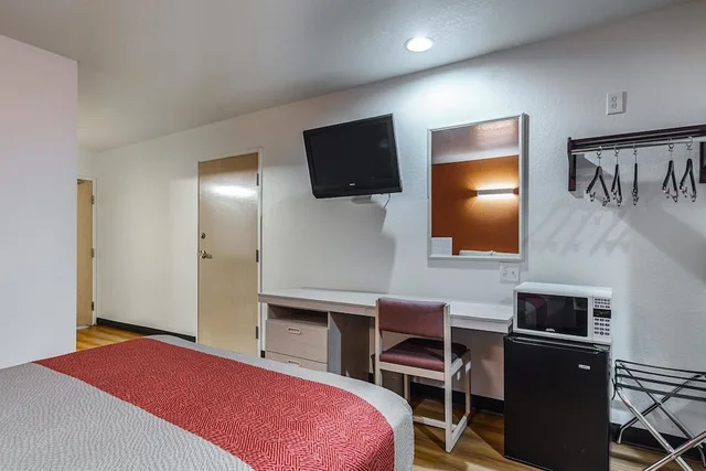 غرفة قياسية بسرير كوين، Motel6 McAlester, OK 4/8