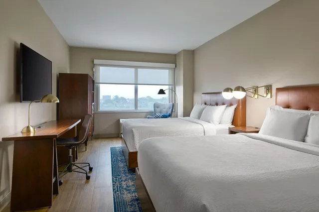 غرفة بسريرين كوين، FOUR POINTS BY SHERATON HOUSTON INTERCONTINENTAL AIRPORT 1/6