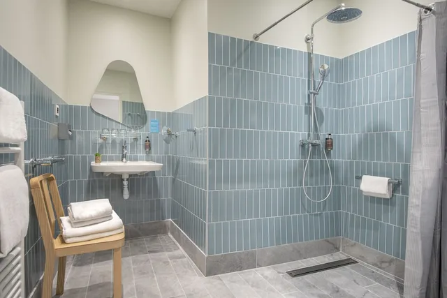 Family, 1 Double and 3 Single Beds، Hotel Magenta 38 by Happyculture 5/5