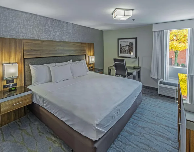 غرفة بسرير كينج لذوي الإعاقة، The Penn Stroud Stroudsburg - Poconos, an Ascend Collection Hotel 3/10