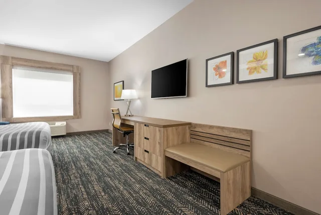 Standard, 2 Queen Beds, Best Western Premier Executive Residency Medicine Hat 8/10