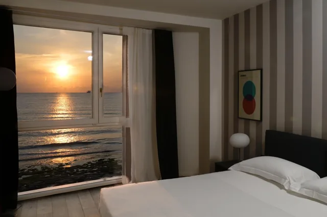غرفة بسرير مزدوج أو سريرين منفصلين مع سرير إضافي، Hotel Punta Tipa 4/10