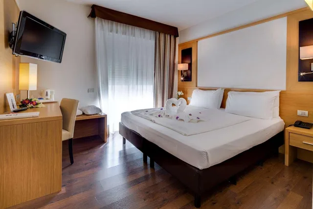 Executive, Double Bed, Best Western Hotel Adige 2/10