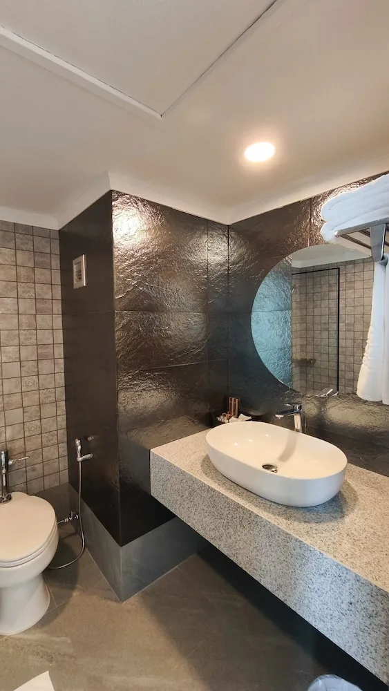 جناح تنفيذي بسرير كينج وسريرين منفصلين بإطلالة على المدينة بغرفتي نوم، Hua Hin Grand Hotel And Plaza 3/3