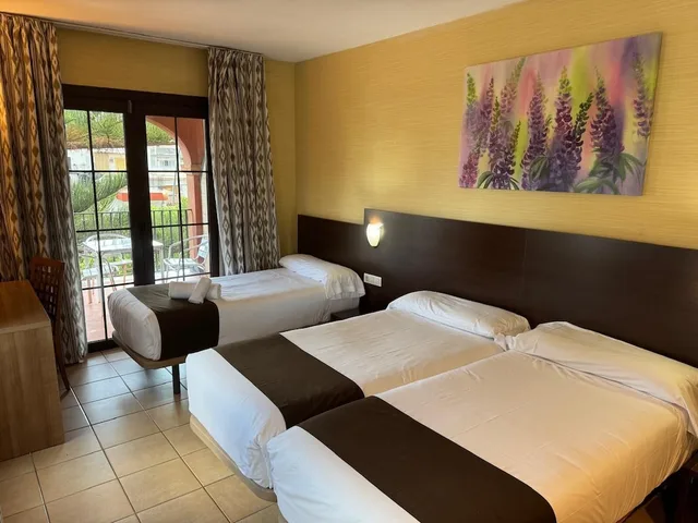 غرفة ثلاثية بثلاثة أسرّة، Canal Olimpic Hotel 7/10