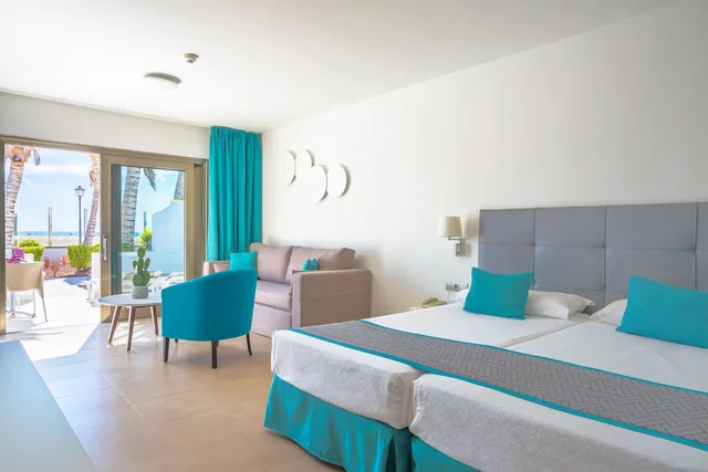 غرفة قياسية بسريرين منفصلين بإطلالة جزئية على البحر، Hotel Las Costas 8/10