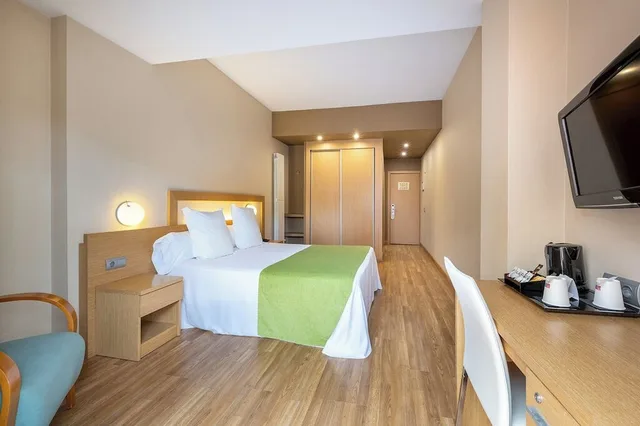 غرفة بسرير مزدوج في الطابق الأرضي لذوي الإعاقة، Climia Benidorm Plaza 2/3