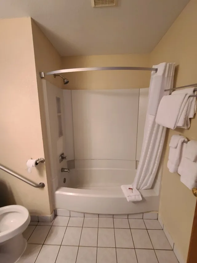 Room, King Bed, Baymont by Wyndham Perrysburg/Toledo 7/8