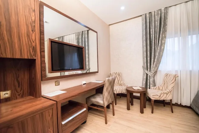 غرفة ثلاثية، Midmar Deluxe Hotel 5/9