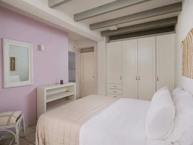 Hideaway, 4 Beds, Sofa, Garden Floor، Eliathos Residence Houses 2/10