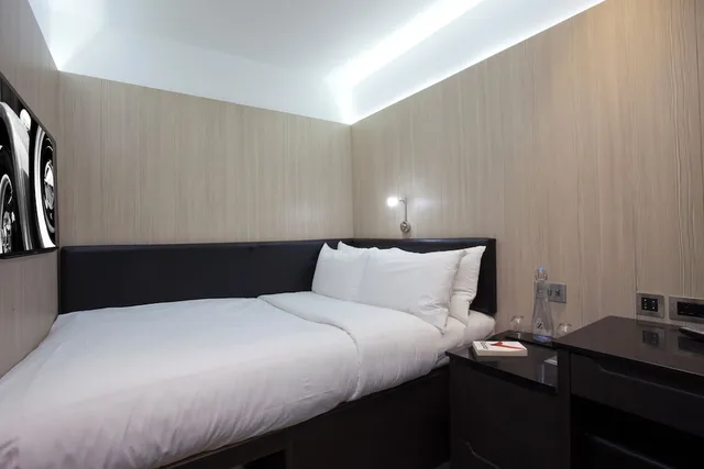 Room, Double Bed, No Window, Z Hotel Victoria 1/1