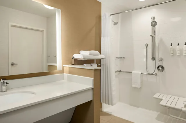 غرفة، Fairfield Inn Suites La Crosse Downtown 2/4