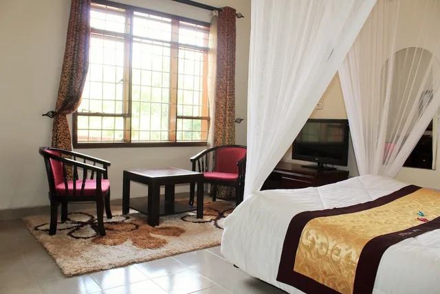 Deluxe, Queen Bed, Cephas Inn 8/10