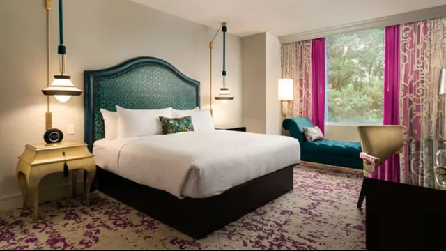 غرفة بسرير كينج لذوي الإعاقة، Grand Bohemian Hotel Charlotte Autograph Collection 2/5