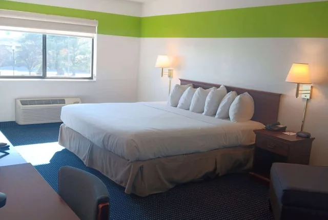 Efficiency, King Bed، Ramada Limited Mount Sterling 2/4