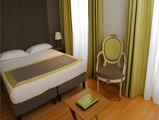 غرفة كومفورت بسرير مزدوج أو سريرين منفصلين، Windsor Opera 1/1