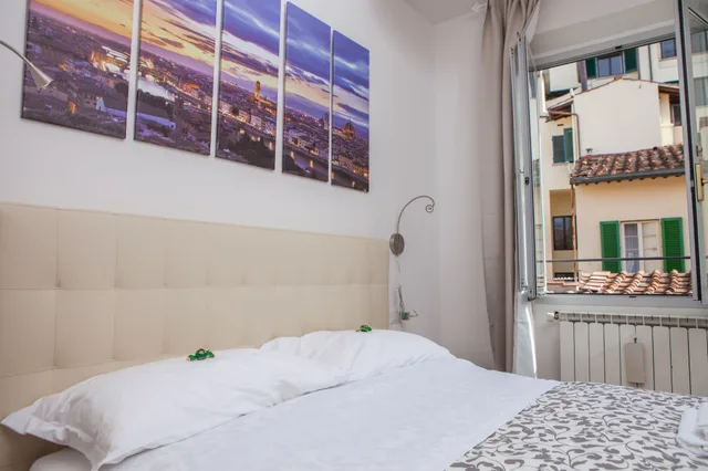 غرفة بسرير كوين بشرفة، Le Tre Lune Suites 3/10