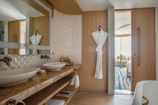 Ocean, Deluxe, Twin Beds, Jumeirah Beach Hotel Dubai 3/3