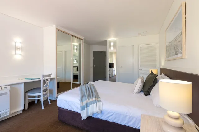 غرفة تنفيذية بسريرين منفصلين، Novotel Pacific Bay 3/4