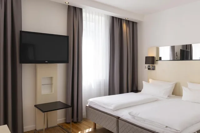 Superior, Twin Beds, Balcony, Scandic Berlin Kurfurstendamm 3/10