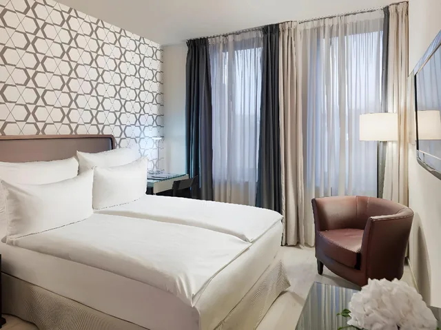 Essential, Single, Queen Bed، H10 Berlin Ku'Damm, Berlin 1/1