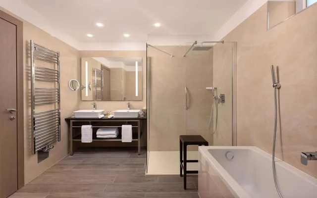1 Bedroom, Deluxe, Suite, Villa, King Bed, Sea View، Hilton Rijeka Costabella Beach Resort and Spa 4/6