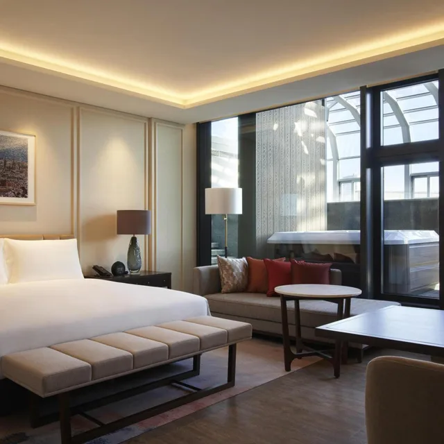 جناح بسرير كينج بإطلالة على المسبح، The Ambassador Seoul - A Pullman Hotel 1/3
