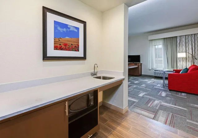 استوديو بسرير كينج مع أريكة لذوي الإعاقة، Hampton Inn and Suites Claremore Ok 6/6