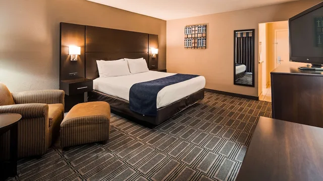 غرفة قياسية بسرير كينج يُسمح فيها بالحيوانات الأليفة، Best Western Andersen's Inn 1/2