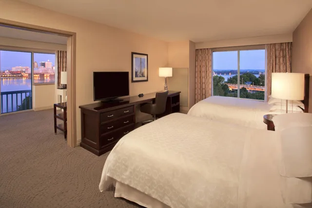غرفة كلوب بسريرين مزدوجين، Sheraton Louisville Riverside Hotel 1/3