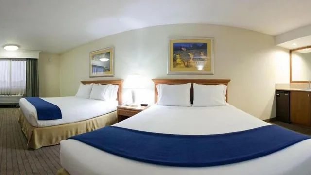 جناح بسرير كينج لذوي الإعاقة، Holiday Inn Express Hotel & Suites Corning 5/7