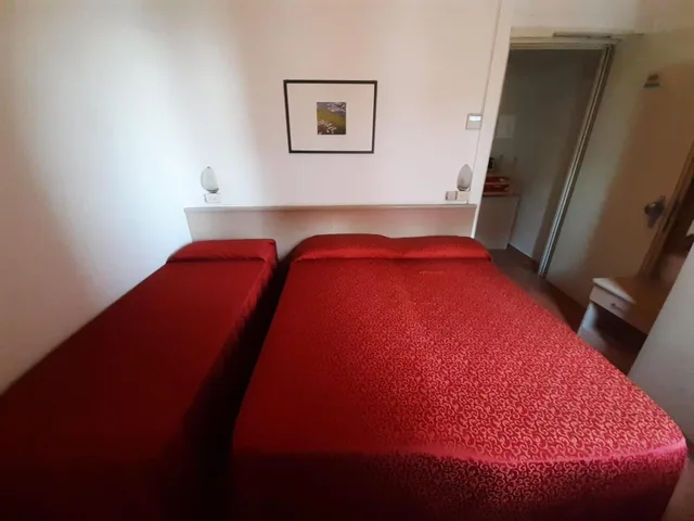 غرفة ثلاثية، Hotel Salsedine 3/8