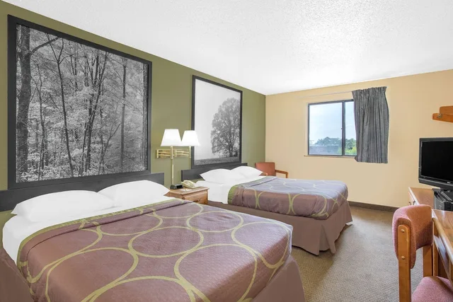 Room, 2 Double Beds, Super 8 by Wyndham Roanoke VA 3/6