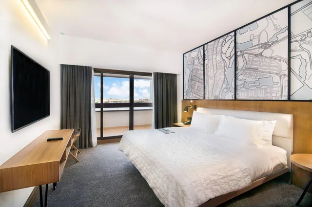 Deluxe, King Bed, Resort View، Le Meridien Abu Dhabi 3/8
